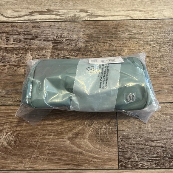 🆕LULULEMON EVERYWHERE BELT BAG TIDEWATER TEAL - Picture 7 of 9